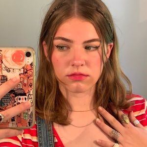 Meet your Posher, Avery